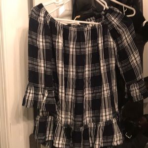 Top size small ruffle on bottom